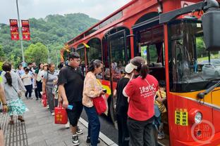 伯克斯：我知道锡伯杜在攻防两端想怎么打 适应并不难